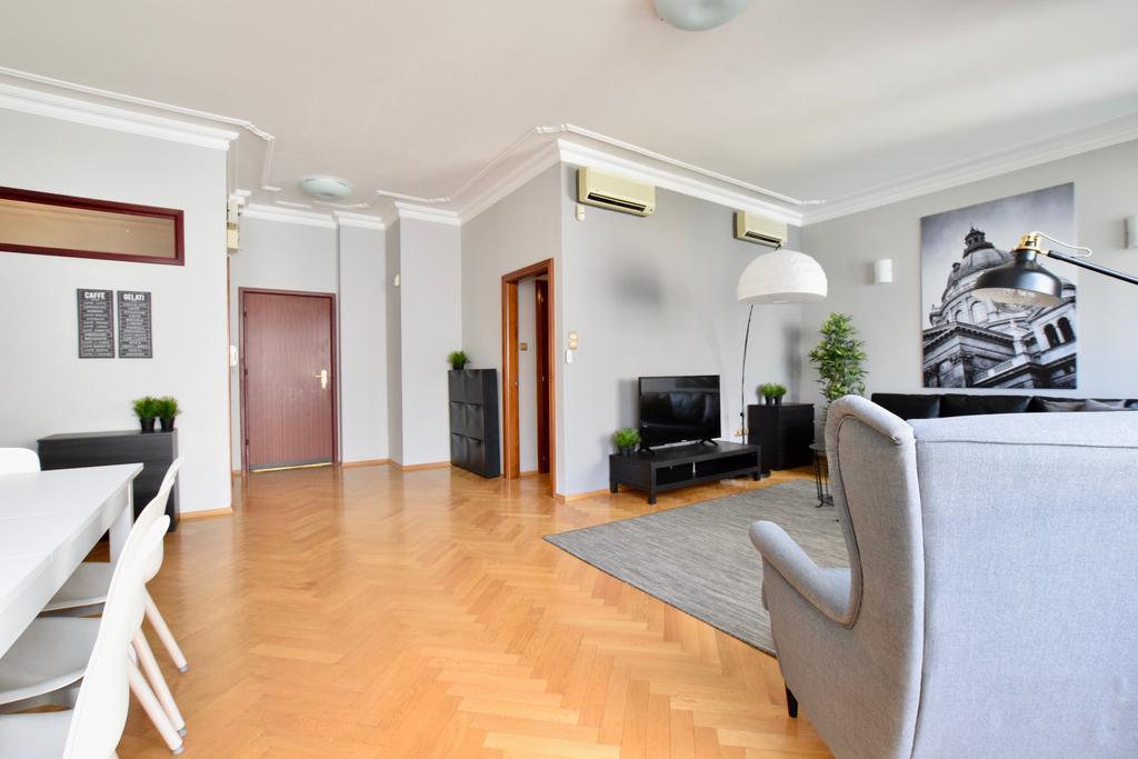 בודפשט Standerd Apartment By Hi5 - Lovag Family Suites מראה חיצוני תמונה