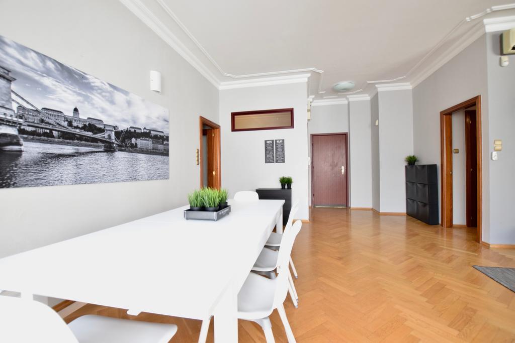 בודפשט Standerd Apartment By Hi5 - Lovag Family Suites מראה חיצוני תמונה