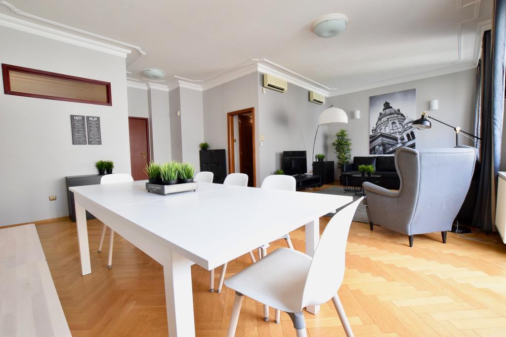 בודפשט Standerd Apartment By Hi5 - Lovag Family Suites מראה חיצוני תמונה