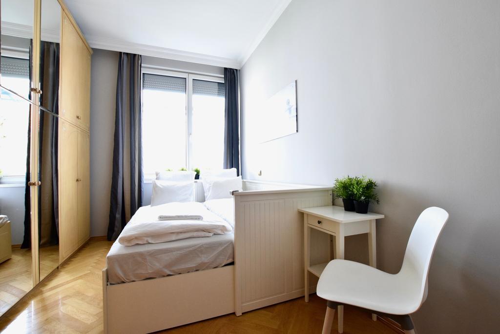 בודפשט Standerd Apartment By Hi5 - Lovag Family Suites מראה חיצוני תמונה