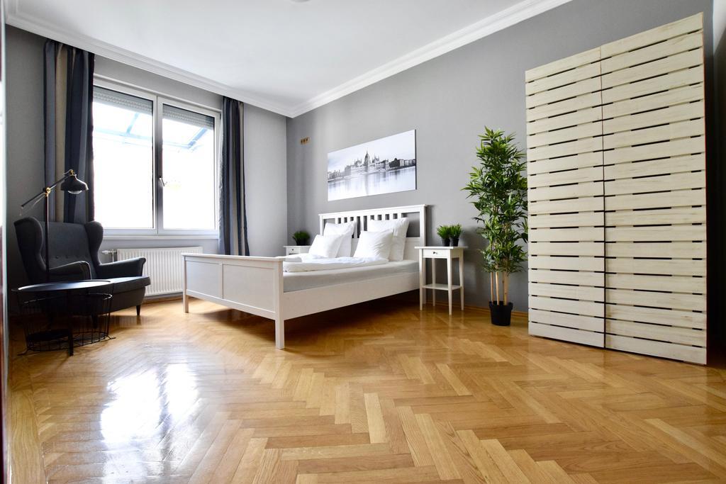 בודפשט Standerd Apartment By Hi5 - Lovag Family Suites מראה חיצוני תמונה