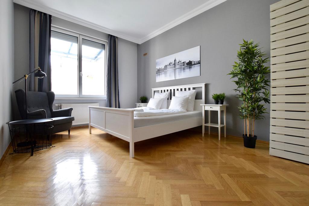 בודפשט Standerd Apartment By Hi5 - Lovag Family Suites מראה חיצוני תמונה