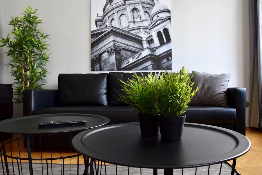 בודפשט Standerd Apartment By Hi5 - Lovag Family Suites מראה חיצוני תמונה