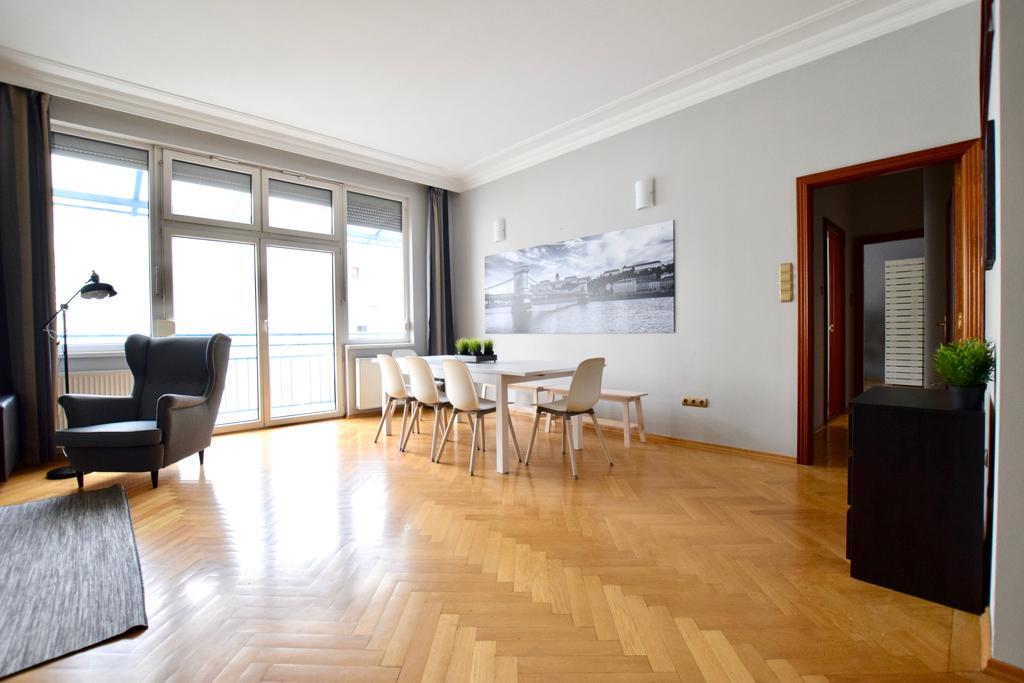 בודפשט Standerd Apartment By Hi5 - Lovag Family Suites מראה חיצוני תמונה