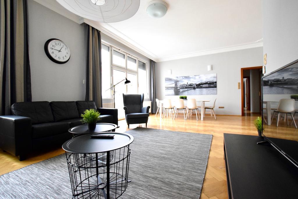 בודפשט Standerd Apartment By Hi5 - Lovag Family Suites מראה חיצוני תמונה