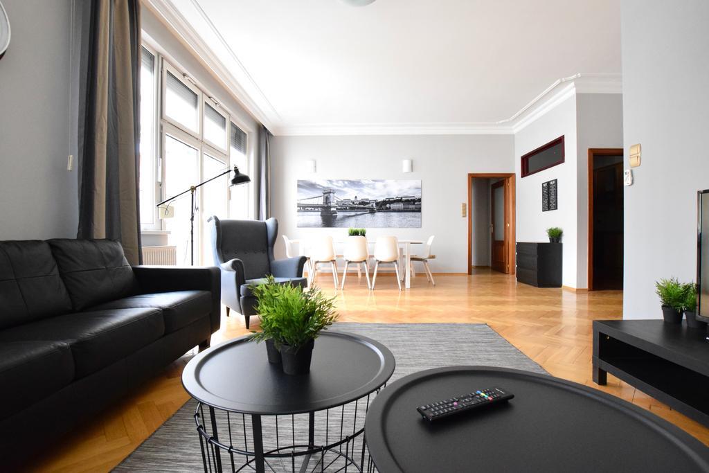 בודפשט Standerd Apartment By Hi5 - Lovag Family Suites מראה חיצוני תמונה