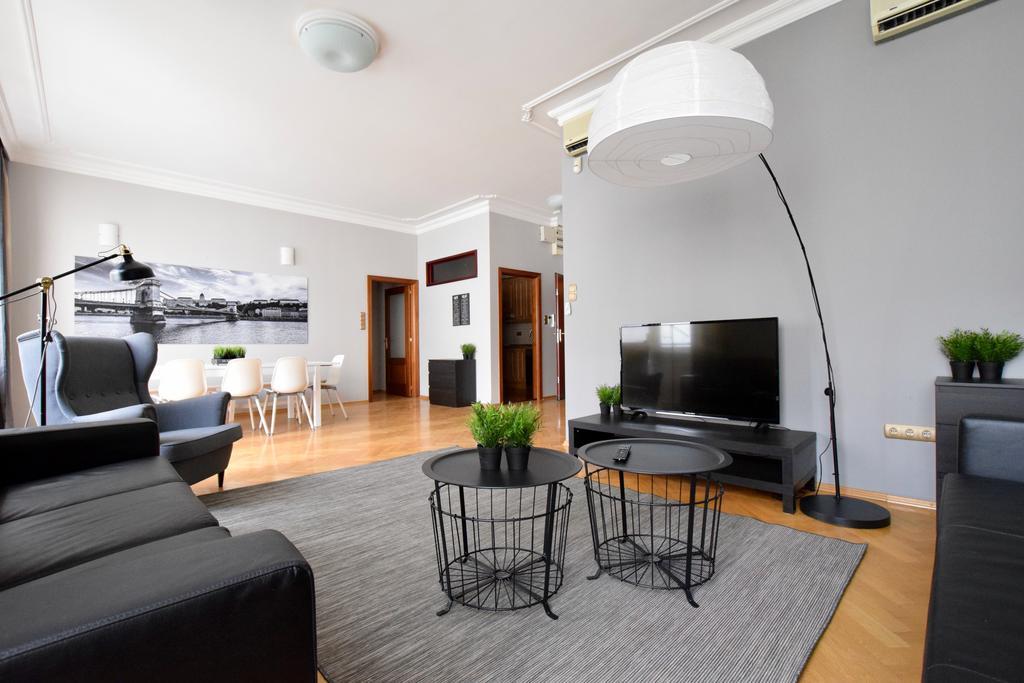 בודפשט Standerd Apartment By Hi5 - Lovag Family Suites מראה חיצוני תמונה