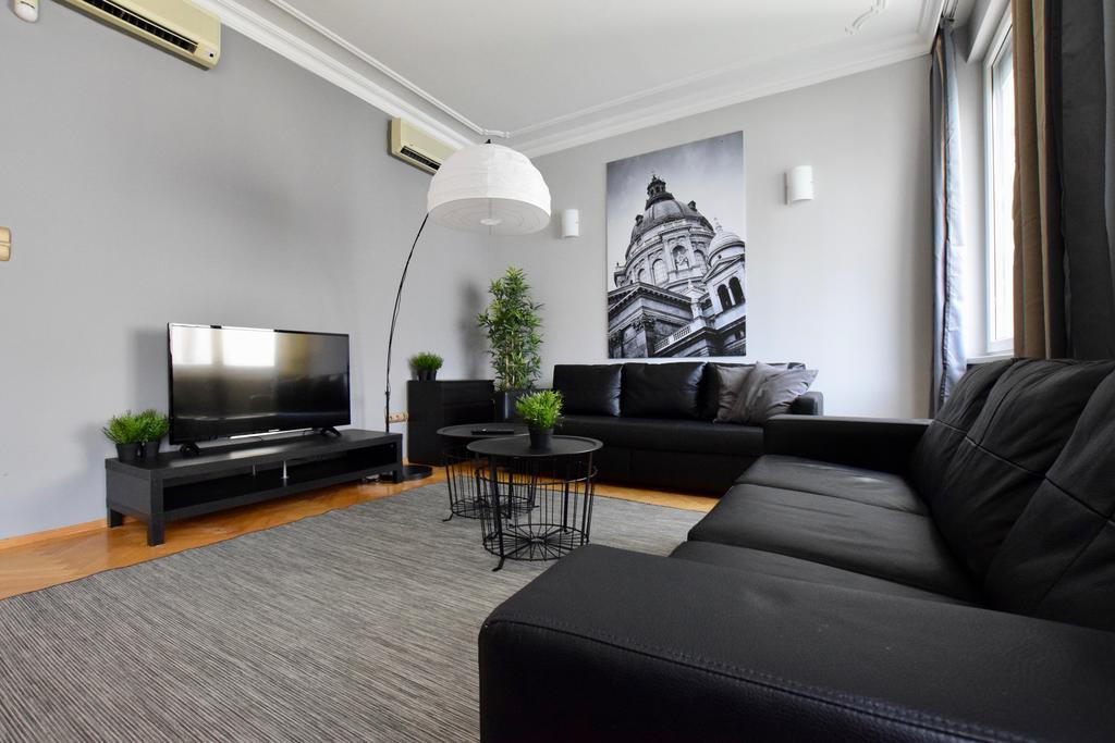 בודפשט Standerd Apartment By Hi5 - Lovag Family Suites מראה חיצוני תמונה