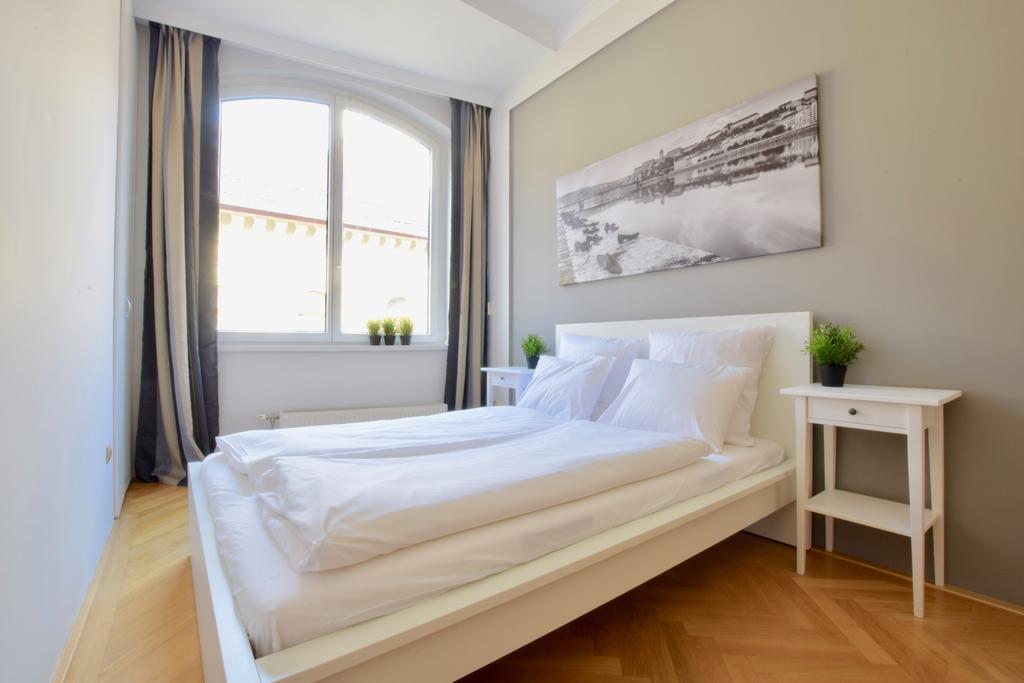 בודפשט Standerd Apartment By Hi5 - Lovag Family Suites מראה חיצוני תמונה