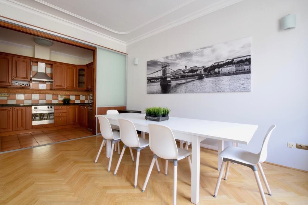 בודפשט Standerd Apartment By Hi5 - Lovag Family Suites מראה חיצוני תמונה