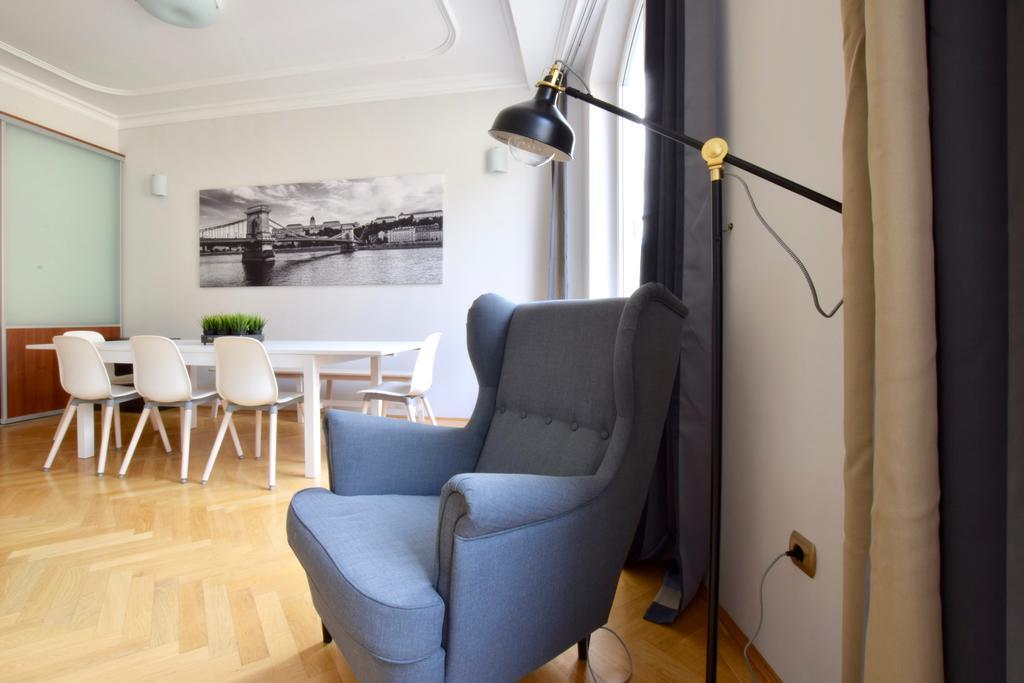 בודפשט Standerd Apartment By Hi5 - Lovag Family Suites מראה חיצוני תמונה