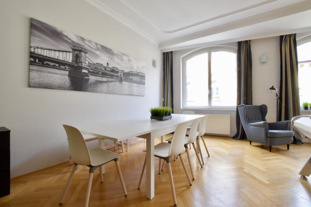 בודפשט Standerd Apartment By Hi5 - Lovag Family Suites מראה חיצוני תמונה