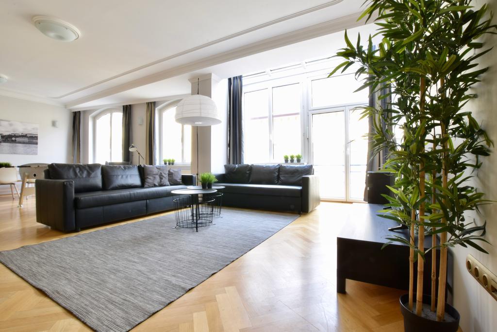 בודפשט Standerd Apartment By Hi5 - Lovag Family Suites מראה חיצוני תמונה