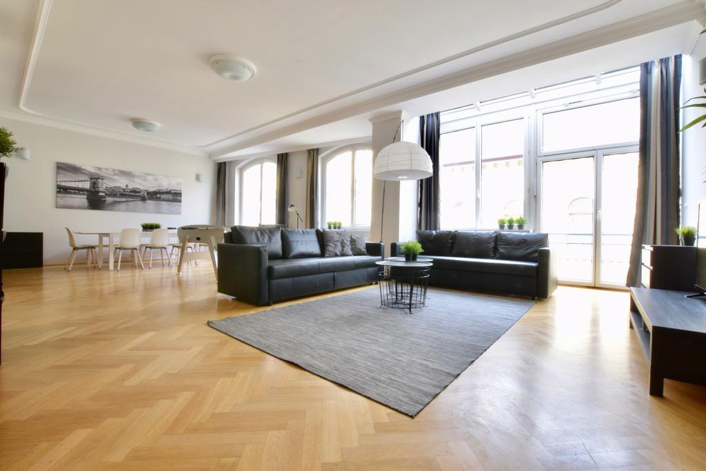 בודפשט Standerd Apartment By Hi5 - Lovag Family Suites מראה חיצוני תמונה