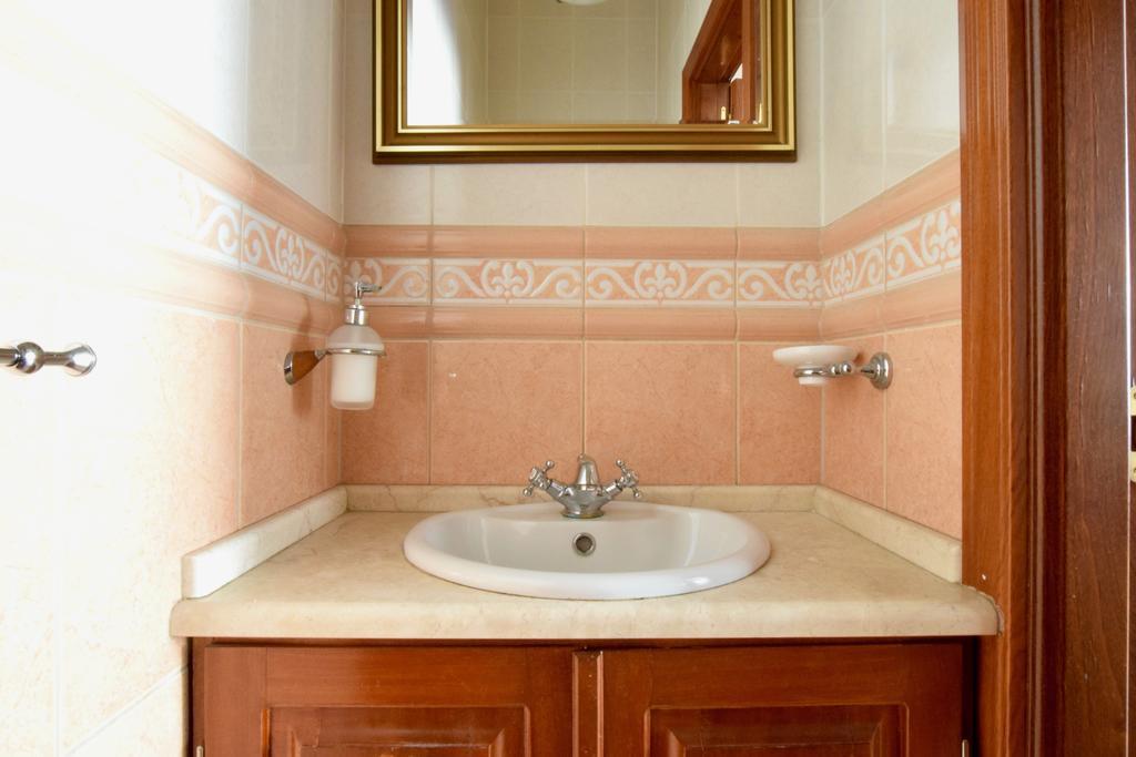 בודפשט Standerd Apartment By Hi5 - Lovag Family Suites מראה חיצוני תמונה