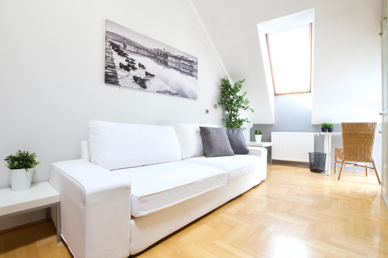 בודפשט Standerd Apartment By Hi5 - Lovag Family Suites מראה חיצוני תמונה