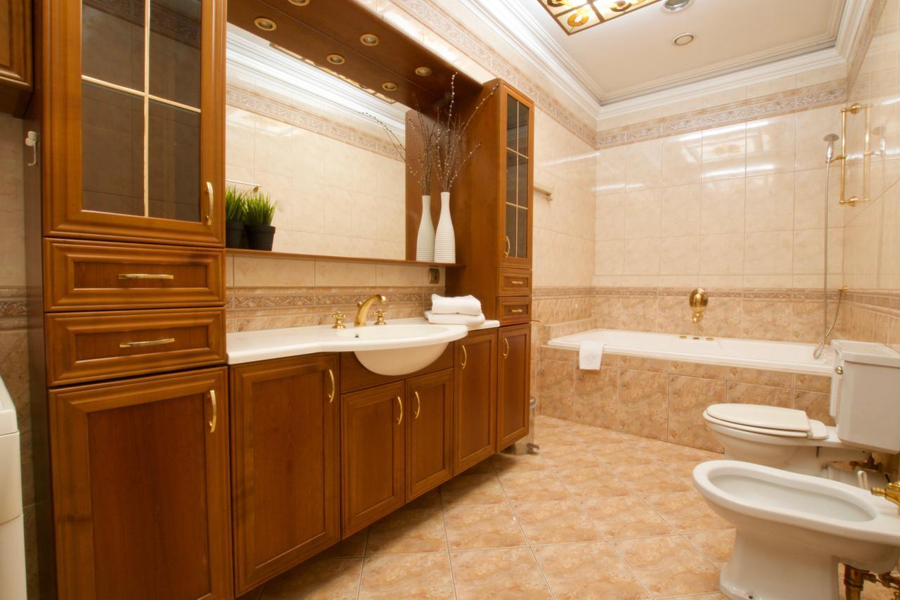 בודפשט Standerd Apartment By Hi5 - Lovag Family Suites מראה חיצוני תמונה