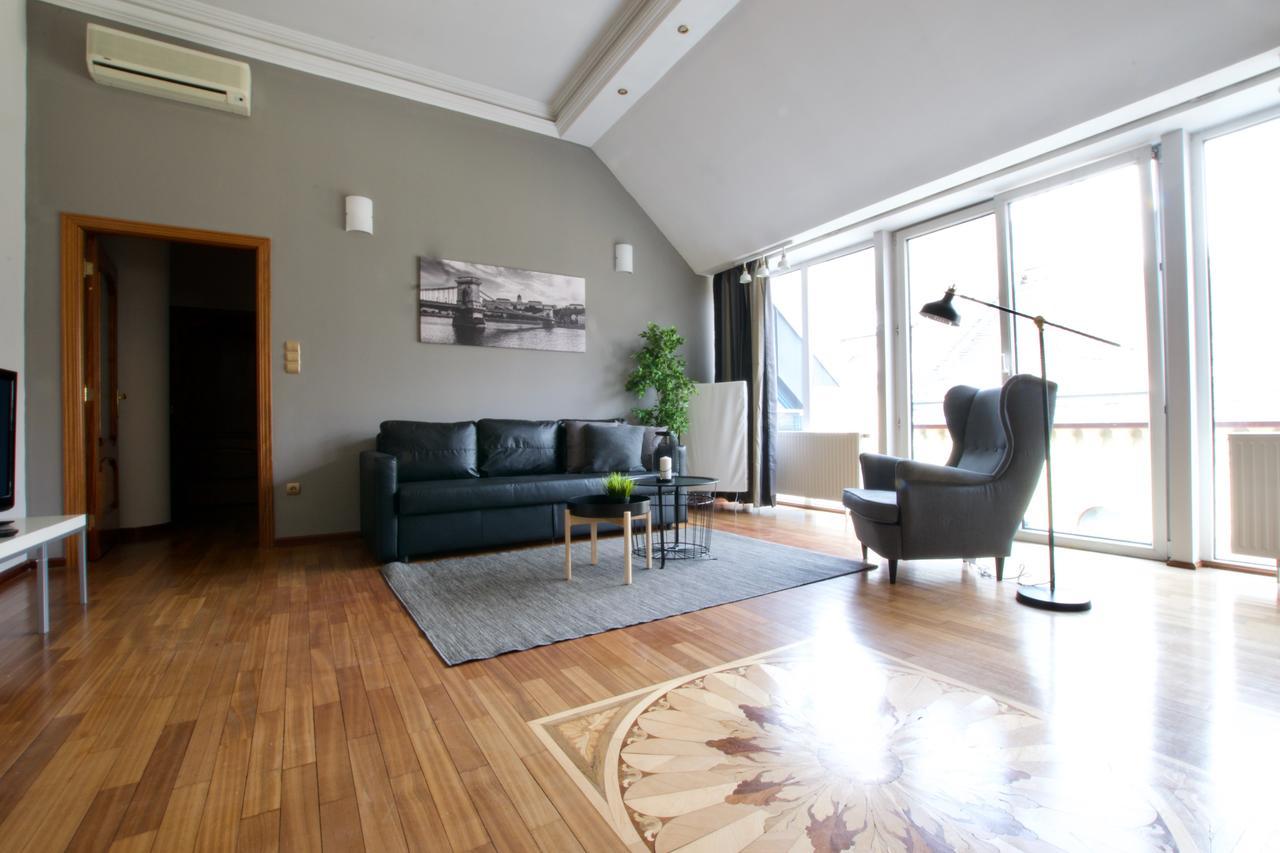 בודפשט Standerd Apartment By Hi5 - Lovag Family Suites מראה חיצוני תמונה