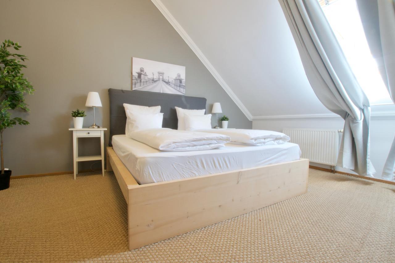 בודפשט Standerd Apartment By Hi5 - Lovag Family Suites מראה חיצוני תמונה