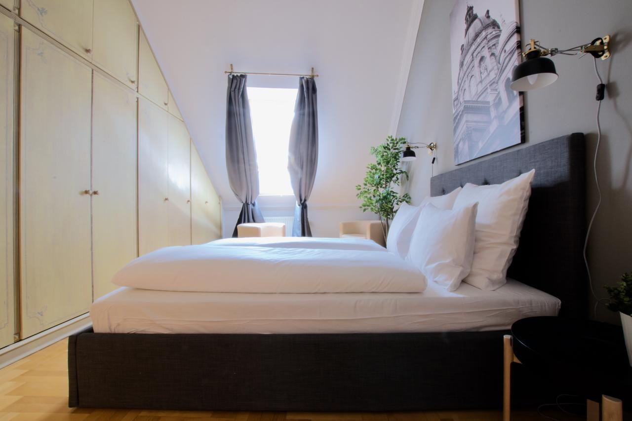 בודפשט Standerd Apartment By Hi5 - Lovag Family Suites מראה חיצוני תמונה