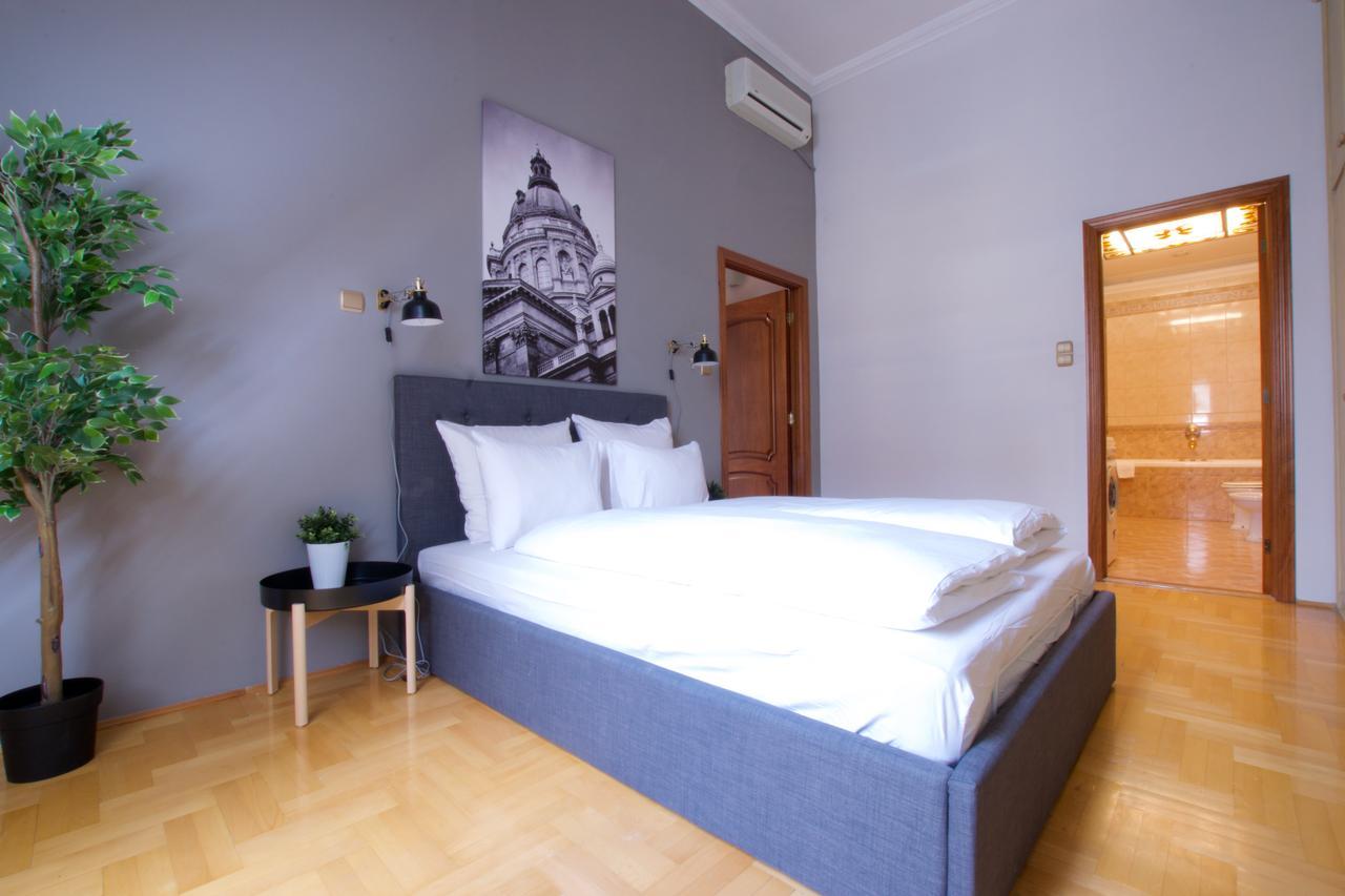 בודפשט Standerd Apartment By Hi5 - Lovag Family Suites מראה חיצוני תמונה